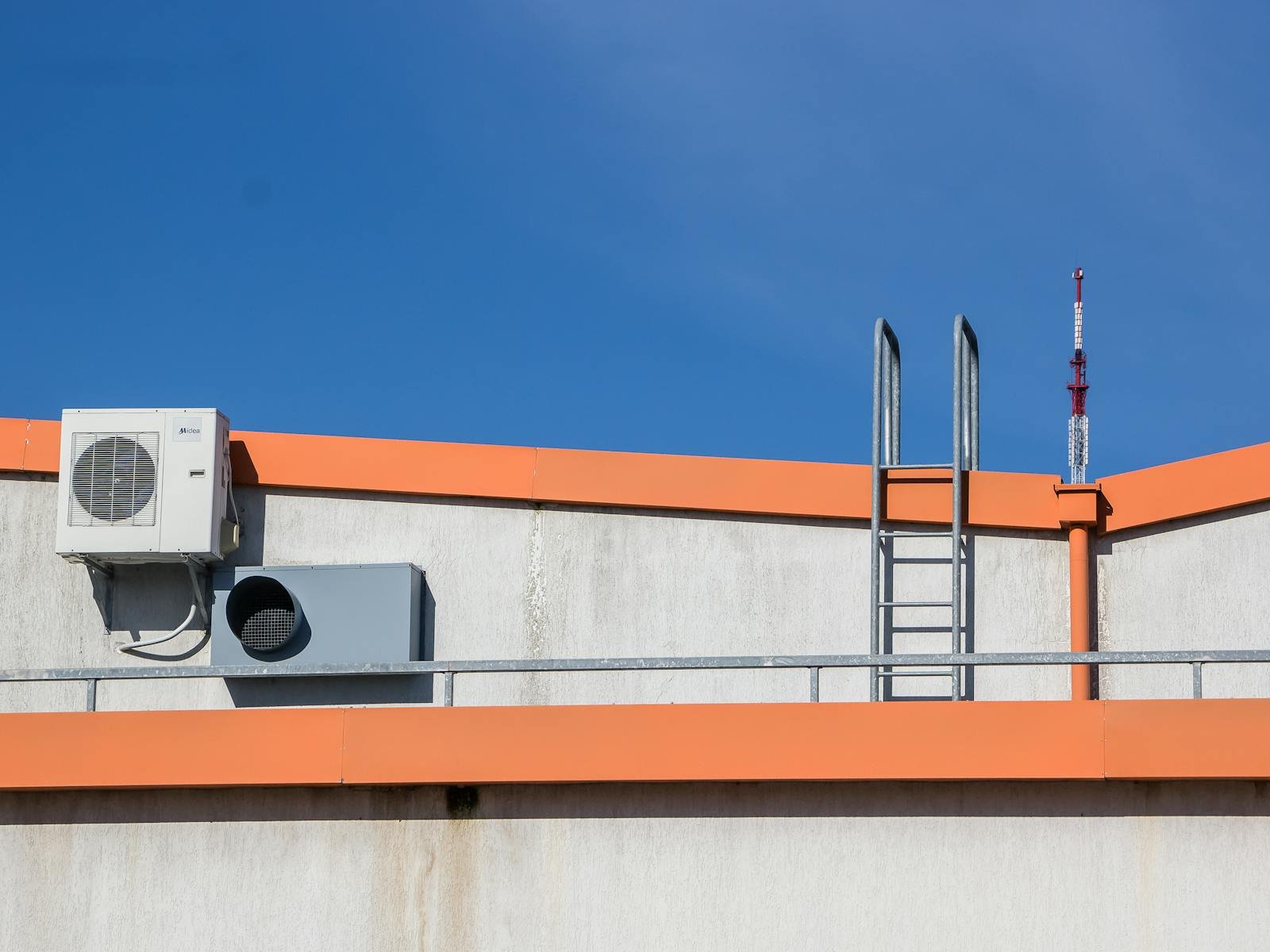 Commercial rooftop HVAC units